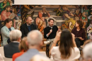Esperti discutono dei vini biologici e del Prosecco DOCG a Conegliano Valdobbiadene, evidenziando il Perlage.