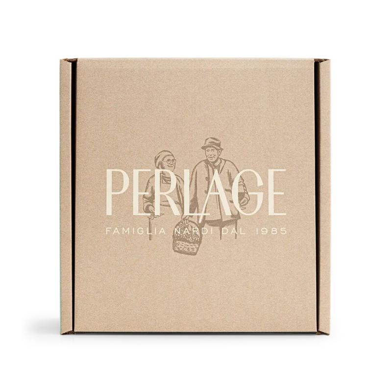 Perlage box featuring an illustration of the Nardi family, representing organic Prosecco DOCG wines.