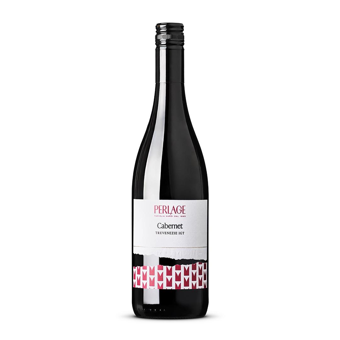 Bottiglia di vino biologico Perlage Cabernet Trevenezie IGT, emblema di qualità sostenibile.